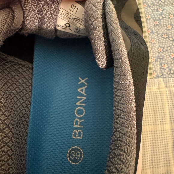 Bronax Athletic Shoes, Size 8 Wide - Picture 5 of 6